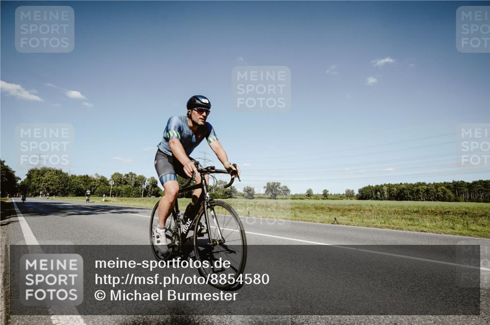07.09.2025 - 19. Norderstedt Triathlon Michael Burmester http://msf.ph/oto/8854580 07.09.2025 15:00:13 Radfahren 382, 457, 1497, 1506 meine-sportfotos.de