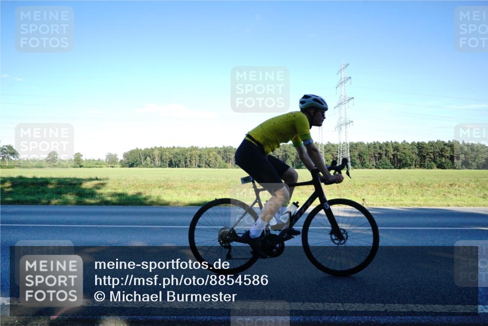 07.09.2025 - 19. Norderstedt Triathlon Michael Burmester http://msf.ph/oto/8854586 07.09.2025 16:19:20 Radfahren 871, 937, 1446, 1551 meine-sportfotos.de