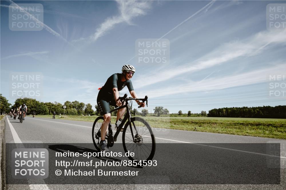 07.09.2025 - 19. Norderstedt Triathlon Michael Burmester http://msf.ph/oto/8854593 07.09.2025 11:59:35 Radfahren 138, 192, 201, 773, 818, 1294 meine-sportfotos.de