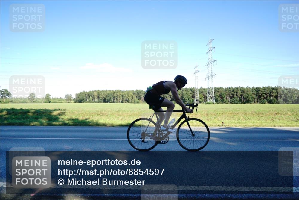 07.09.2025 - 19. Norderstedt Triathlon Michael Burmester http://msf.ph/oto/8854597 07.09.2025 16:19:37 Radfahren 432, 1083, 1559 meine-sportfotos.de