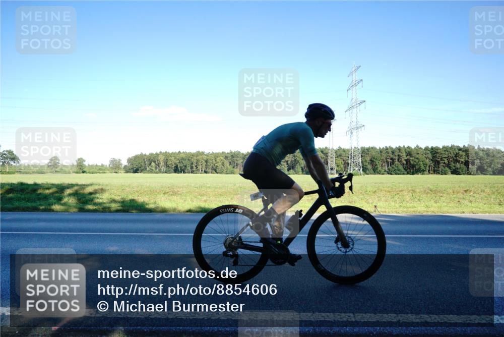 07.09.2025 - 19. Norderstedt Triathlon Michael Burmester http://msf.ph/oto/8854606 07.09.2025 16:19:50 Radfahren 945, 1417 meine-sportfotos.de