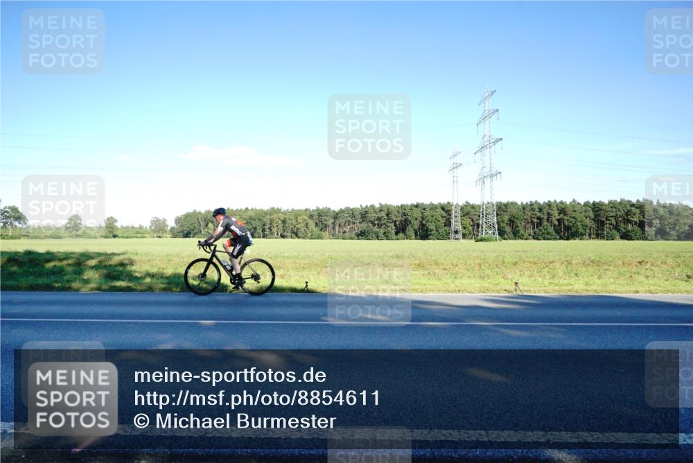 07.09.2025 - 19. Norderstedt Triathlon Michael Burmester http://msf.ph/oto/8854611 07.09.2025 16:19:53 Radfahren 945, 1417 meine-sportfotos.de