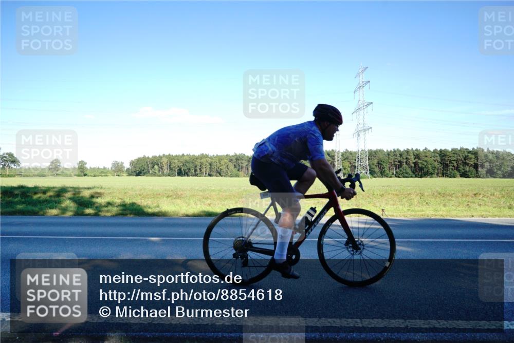 07.09.2025 - 19. Norderstedt Triathlon Michael Burmester http://msf.ph/oto/8854618 07.09.2025 16:20:03 Radfahren 936, 1458, 1607 meine-sportfotos.de