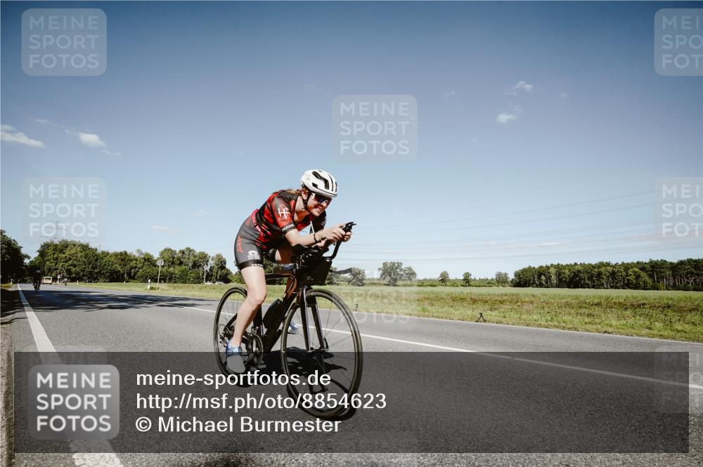 07.09.2025 - 19. Norderstedt Triathlon Michael Burmester http://msf.ph/oto/8854623 07.09.2025 15:00:50 Radfahren 439, 1453, 1489 meine-sportfotos.de