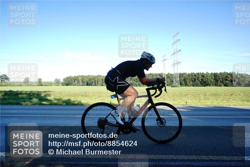 07.09.2025 - 19. Norderstedt Triathlon Michael Burmester http://msf.ph/oto/8854624 07.09.2025 16:20:20 Radfahren 1475 meine-sportfotos.de