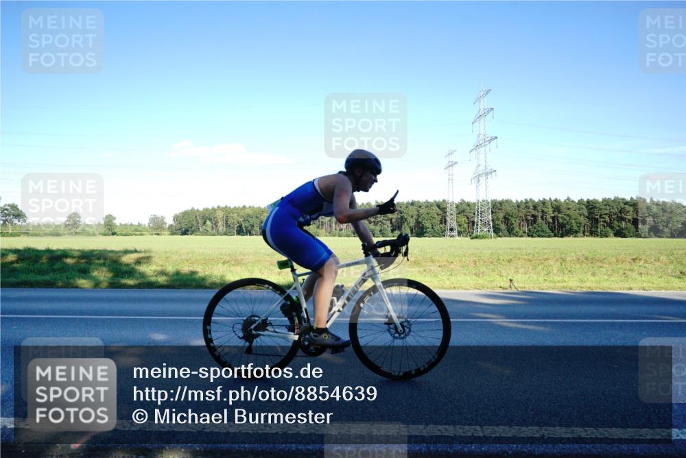 07.09.2025 - 19. Norderstedt Triathlon Michael Burmester http://msf.ph/oto/8854639 07.09.2025 16:20:33 Radfahren 916, 957, 1056 meine-sportfotos.de