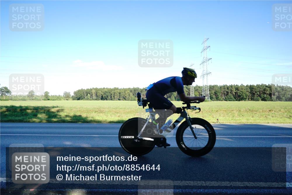 07.09.2025 - 19. Norderstedt Triathlon Michael Burmester http://msf.ph/oto/8854644 07.09.2025 16:20:36 Radfahren 916, 957, 1056 meine-sportfotos.de