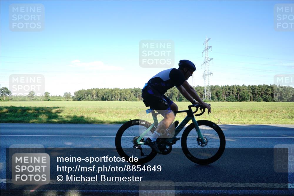 07.09.2025 - 19. Norderstedt Triathlon Michael Burmester http://msf.ph/oto/8854649 07.09.2025 16:20:49 Radfahren 401 meine-sportfotos.de