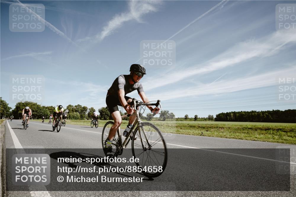 07.09.2025 - 19. Norderstedt Triathlon Michael Burmester http://msf.ph/oto/8854658 07.09.2025 12:00:03 Radfahren 155, 758, 1333, 1351 meine-sportfotos.de
