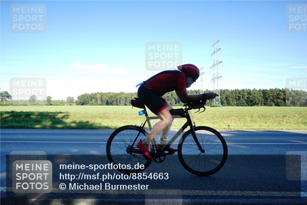 07.09.2025 - 19. Norderstedt Triathlon Michael Burmester http://msf.ph/oto/8854663 07.09.2025 16:21:07 Radfahren 421, 1102 meine-sportfotos.de