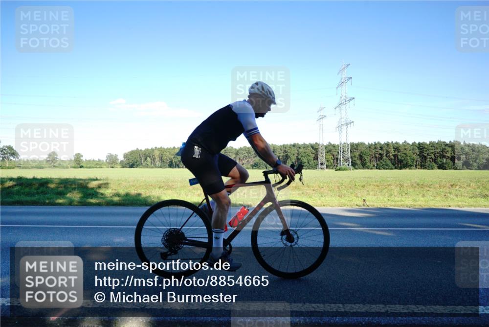 07.09.2025 - 19. Norderstedt Triathlon Michael Burmester http://msf.ph/oto/8854665 07.09.2025 16:21:15 Radfahren 1400 meine-sportfotos.de