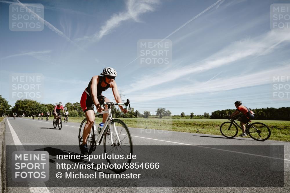 07.09.2025 - 19. Norderstedt Triathlon Michael Burmester http://msf.ph/oto/8854666 07.09.2025 12:00:04 Radfahren 155, 758, 1333, 1351 meine-sportfotos.de