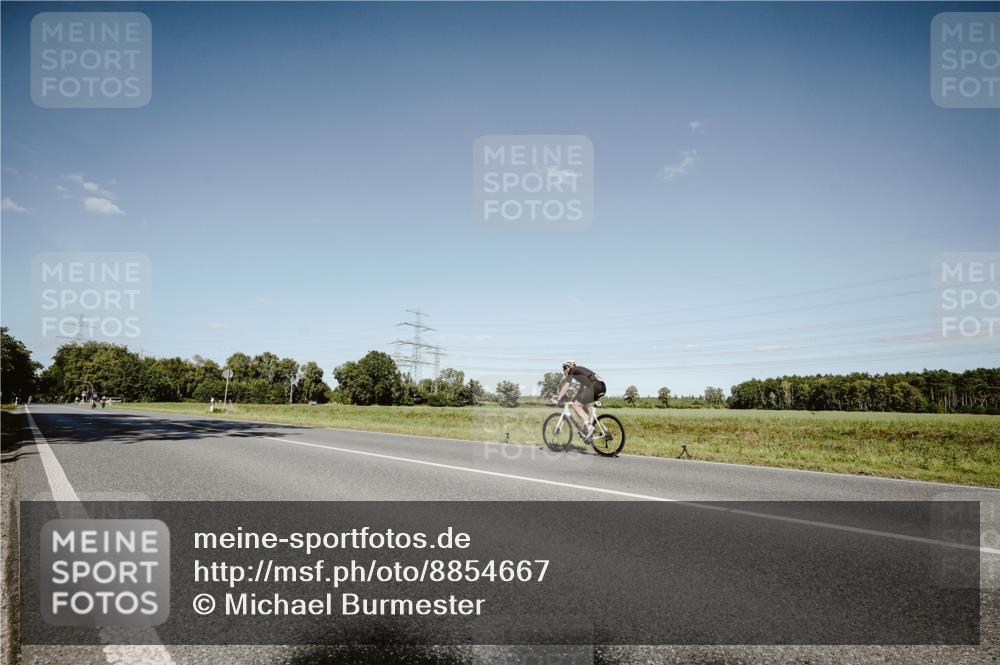 07.09.2025 - 19. Norderstedt Triathlon Michael Burmester http://msf.ph/oto/8854667 07.09.2025 15:01:35 Radfahren 417, 460 meine-sportfotos.de