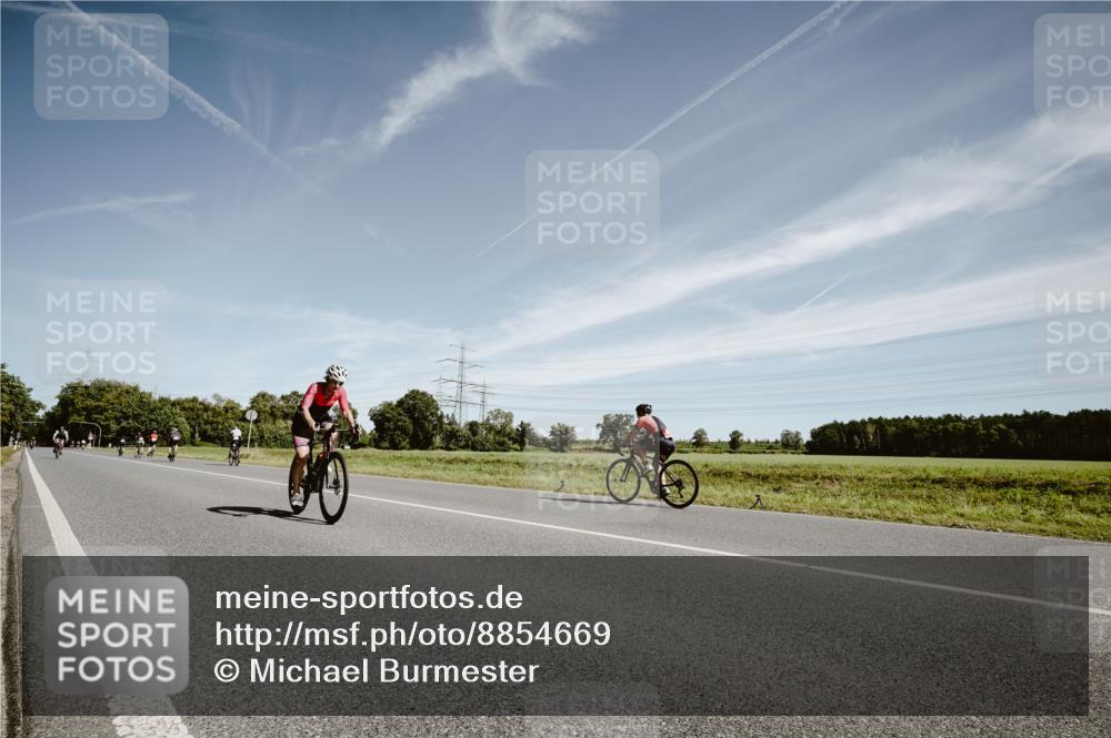 07.09.2025 - 19. Norderstedt Triathlon Michael Burmester http://msf.ph/oto/8854669 07.09.2025 12:00:04 Radfahren 155, 758, 1333, 1351 meine-sportfotos.de