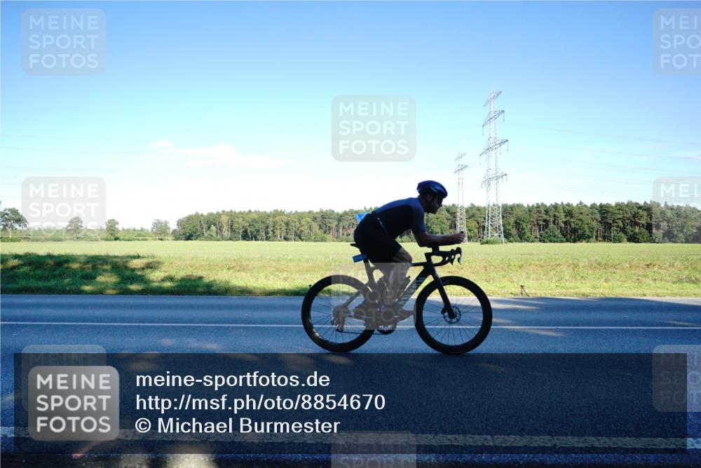 07.09.2025 - 19. Norderstedt Triathlon Michael Burmester http://msf.ph/oto/8854670 07.09.2025 16:21:35 Radfahren 926, 1472 meine-sportfotos.de
