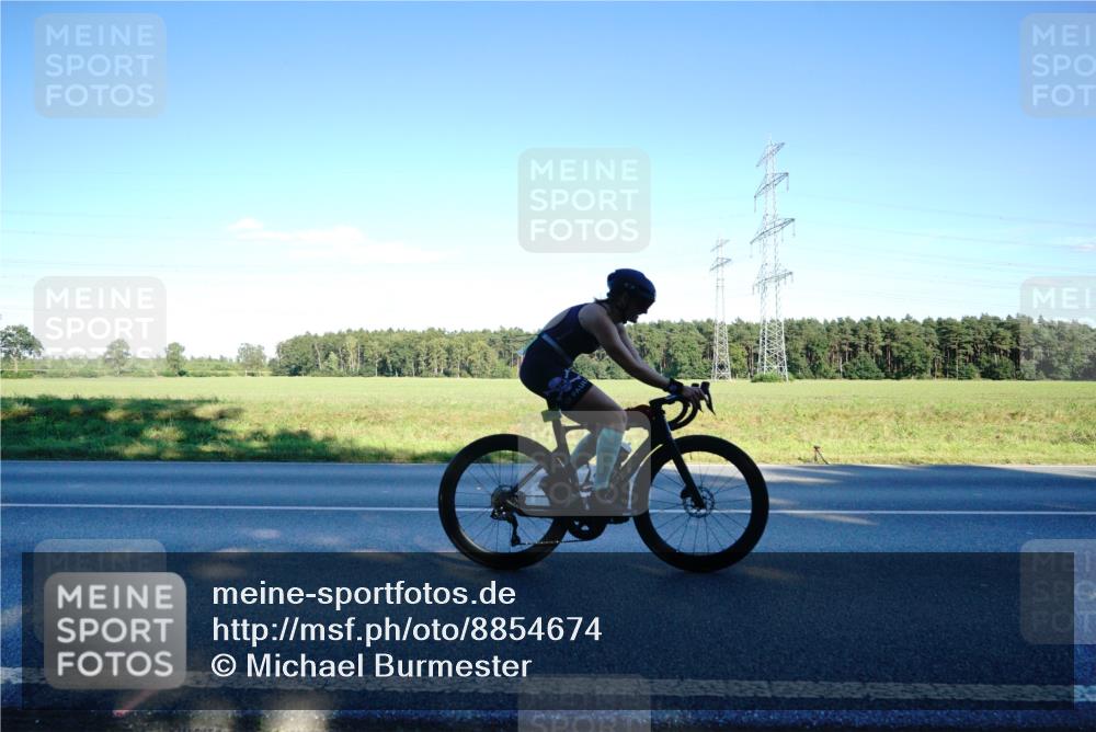 07.09.2025 - 19. Norderstedt Triathlon Michael Burmester http://msf.ph/oto/8854674 07.09.2025 16:21:47 Radfahren 1055, 1078 meine-sportfotos.de