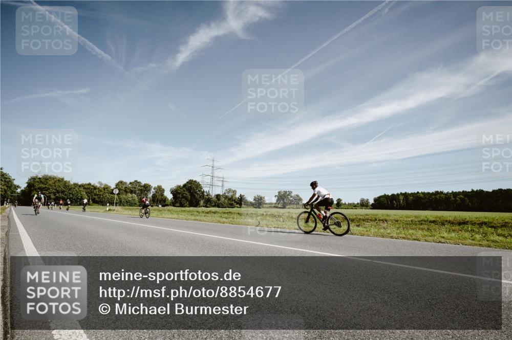 07.09.2025 - 19. Norderstedt Triathlon Michael Burmester http://msf.ph/oto/8854677 07.09.2025 12:00:06 Radfahren 155, 261, 1333, 1351 meine-sportfotos.de