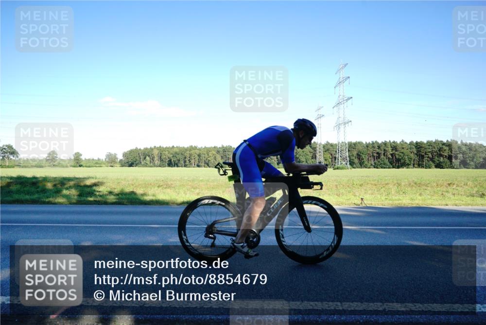 07.09.2025 - 19. Norderstedt Triathlon Michael Burmester http://msf.ph/oto/8854679 07.09.2025 16:21:52 Radfahren 1562 meine-sportfotos.de