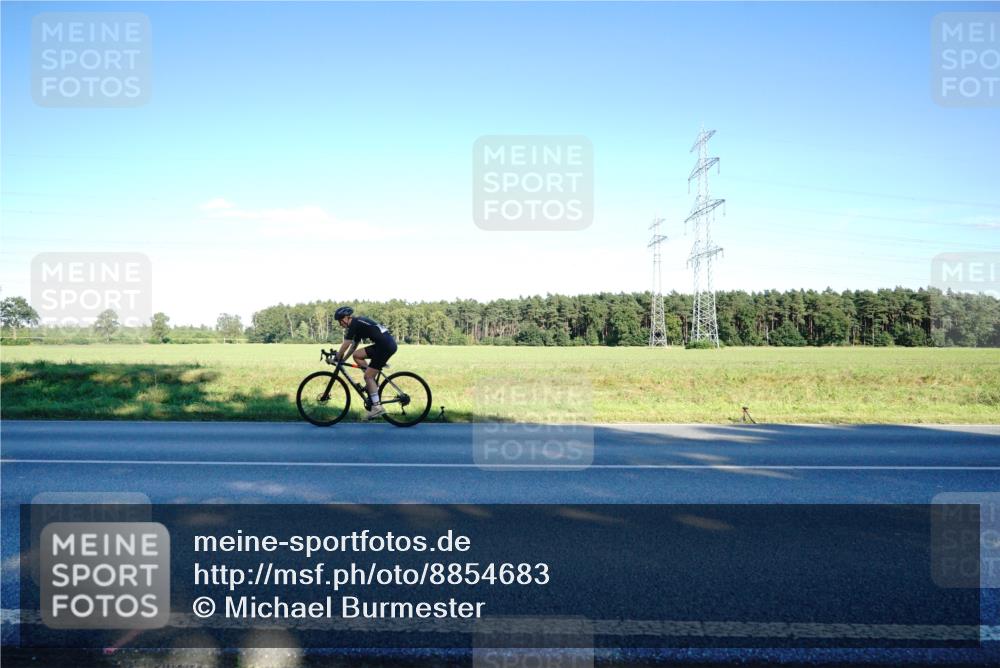 07.09.2025 - 19. Norderstedt Triathlon Michael Burmester http://msf.ph/oto/8854683 07.09.2025 16:21:59 Radfahren 1567 meine-sportfotos.de