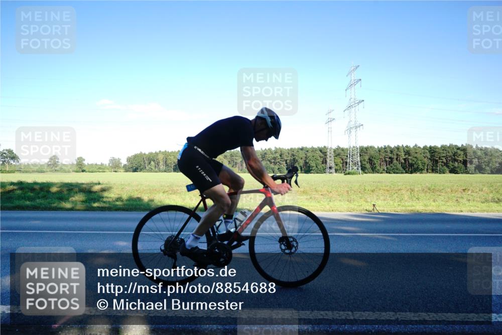 07.09.2025 - 19. Norderstedt Triathlon Michael Burmester http://msf.ph/oto/8854688 07.09.2025 16:22:12 Radfahren 915, 1057, 1420 meine-sportfotos.de