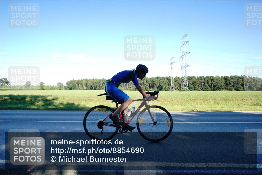 07.09.2025 - 19. Norderstedt Triathlon Michael Burmester http://msf.ph/oto/8854690 07.09.2025 16:22:13 Radfahren 915, 1057, 1420 meine-sportfotos.de
