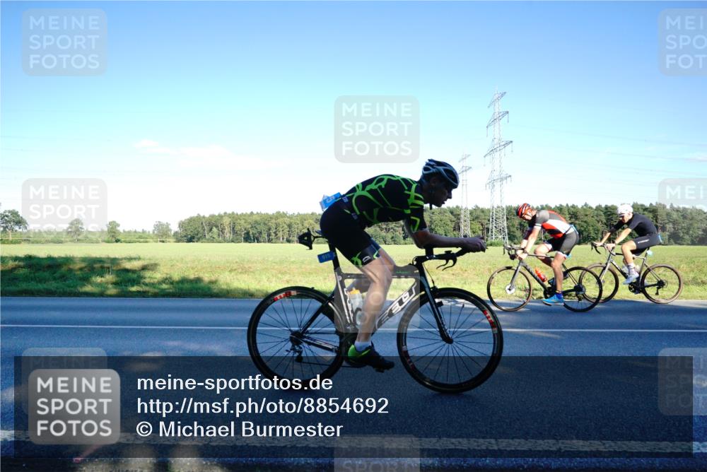 07.09.2025 - 19. Norderstedt Triathlon Michael Burmester http://msf.ph/oto/8854692 07.09.2025 16:22:14 Radfahren 915, 1057, 1420 meine-sportfotos.de