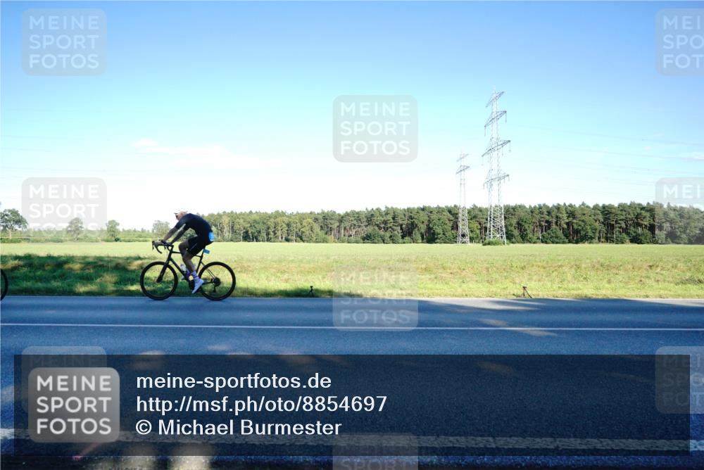 07.09.2025 - 19. Norderstedt Triathlon Michael Burmester http://msf.ph/oto/8854697 07.09.2025 16:22:15 Radfahren 915, 1057, 1420 meine-sportfotos.de