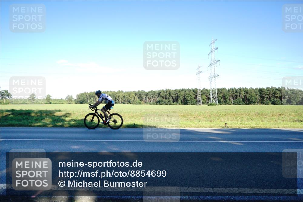 07.09.2025 - 19. Norderstedt Triathlon Michael Burmester http://msf.ph/oto/8854699 07.09.2025 16:22:17 Radfahren 915, 1057, 1443 meine-sportfotos.de