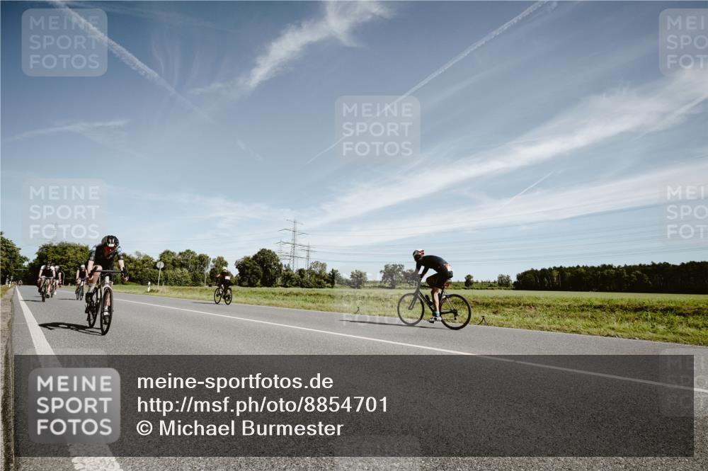 07.09.2025 - 19. Norderstedt Triathlon Michael Burmester http://msf.ph/oto/8854701 07.09.2025 12:00:31 Radfahren 216, 292, 1280, 1343, 1361 meine-sportfotos.de