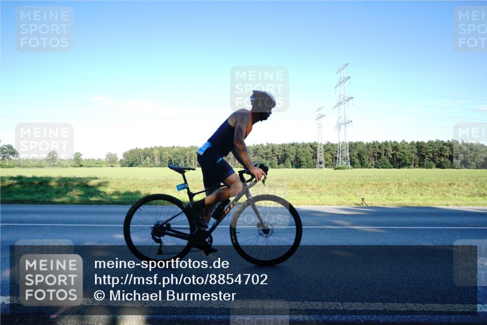 07.09.2025 - 19. Norderstedt Triathlon Michael Burmester http://msf.ph/oto/8854702 07.09.2025 16:22:19 Radfahren 1443 meine-sportfotos.de