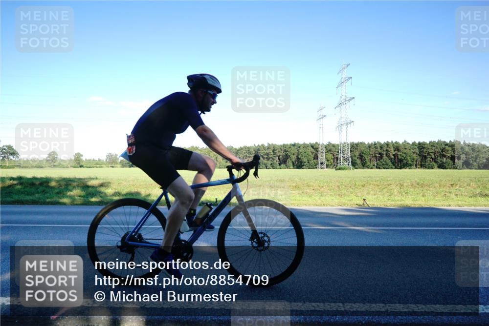 07.09.2025 - 19. Norderstedt Triathlon Michael Burmester http://msf.ph/oto/8854709 07.09.2025 16:22:31 Radfahren 406, 883, 1418 meine-sportfotos.de