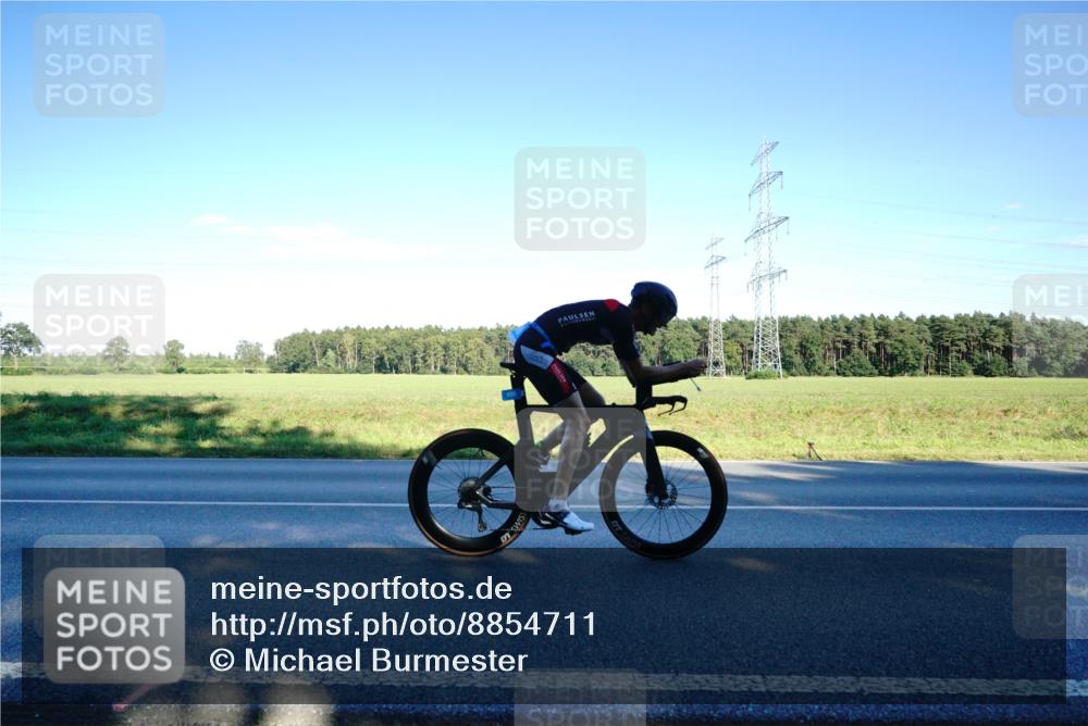07.09.2025 - 19. Norderstedt Triathlon Michael Burmester http://msf.ph/oto/8854711 07.09.2025 16:22:33 Radfahren 406, 1418, 1452 meine-sportfotos.de
