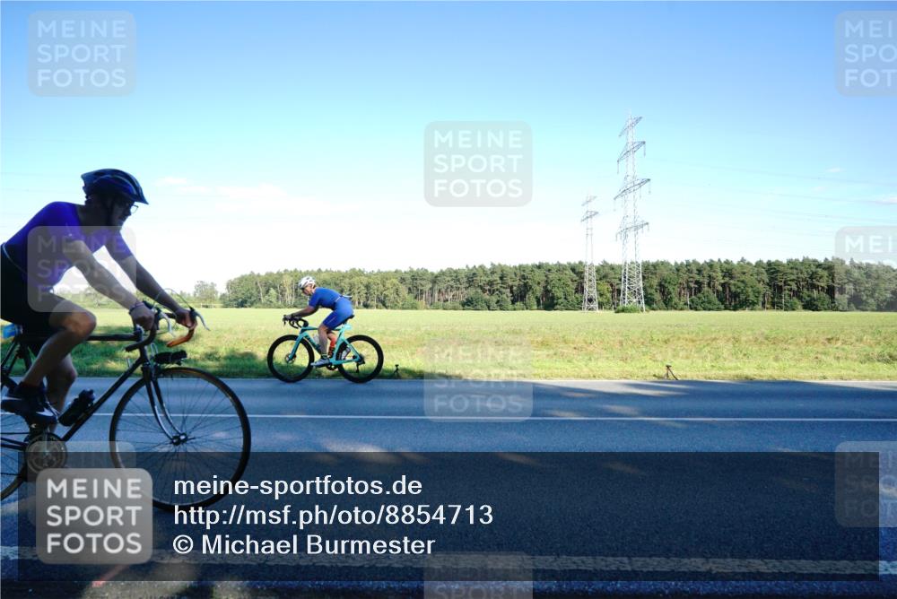 07.09.2025 - 19. Norderstedt Triathlon Michael Burmester http://msf.ph/oto/8854713 07.09.2025 16:22:35 Radfahren 378, 406, 1418, 1452 meine-sportfotos.de