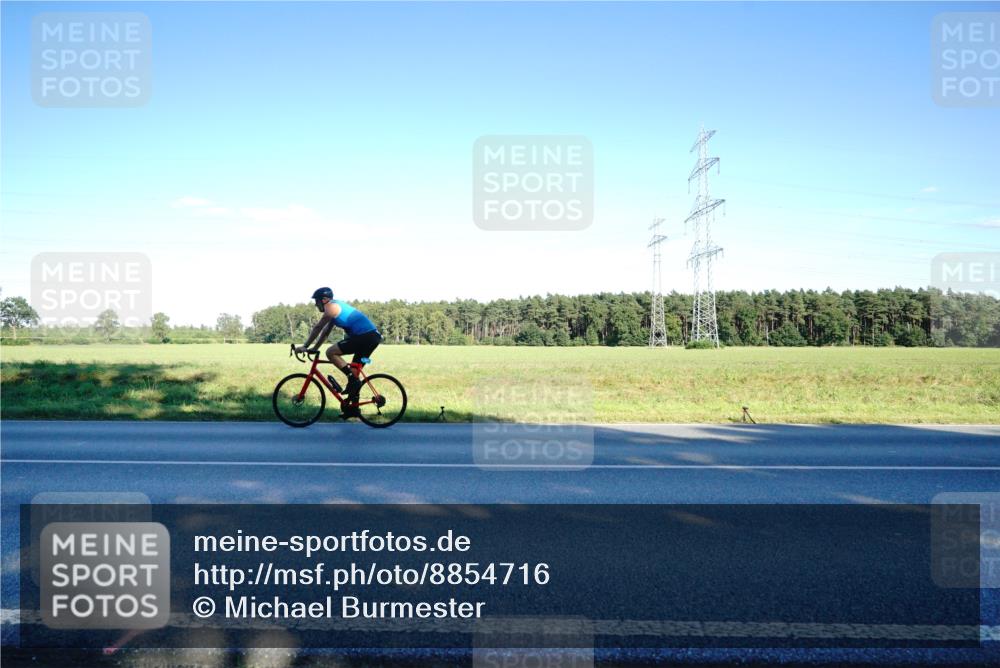 07.09.2025 - 19. Norderstedt Triathlon Michael Burmester http://msf.ph/oto/8854716 07.09.2025 16:22:37 Radfahren 378, 406, 1452, 1560 meine-sportfotos.de