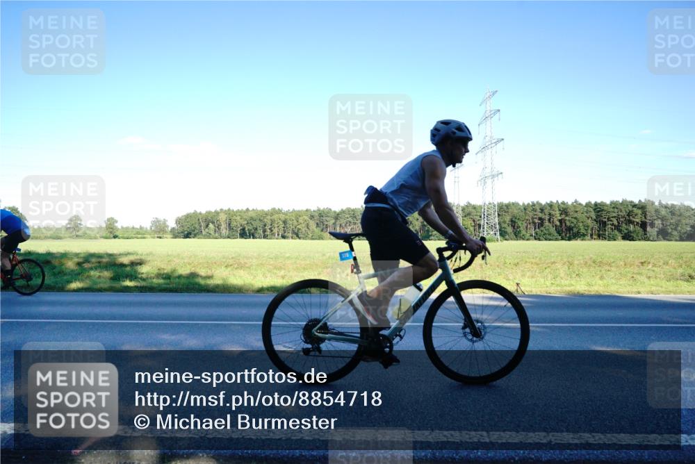 07.09.2025 - 19. Norderstedt Triathlon Michael Burmester http://msf.ph/oto/8854718 07.09.2025 16:22:37 Radfahren 378, 406, 1452, 1560 meine-sportfotos.de