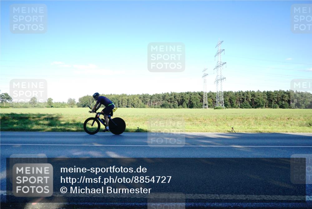 07.09.2025 - 19. Norderstedt Triathlon Michael Burmester http://msf.ph/oto/8854727 07.09.2025 16:22:49 Radfahren 1527 meine-sportfotos.de