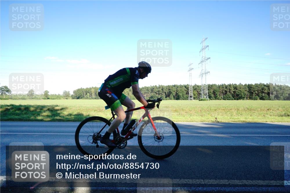 07.09.2025 - 19. Norderstedt Triathlon Michael Burmester http://msf.ph/oto/8854730 07.09.2025 16:23:01 Radfahren 386, 1524 meine-sportfotos.de