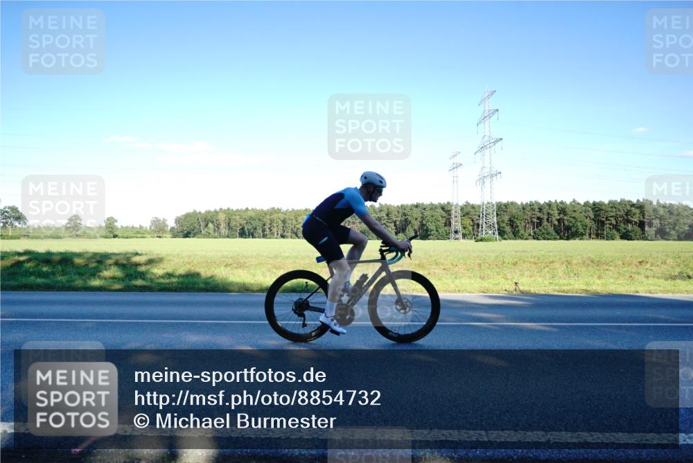 07.09.2025 - 19. Norderstedt Triathlon Michael Burmester http://msf.ph/oto/8854732 07.09.2025 16:23:02 Radfahren 386, 1524 meine-sportfotos.de