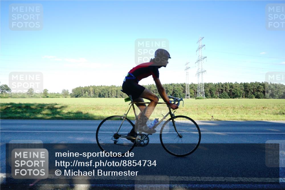 07.09.2025 - 19. Norderstedt Triathlon Michael Burmester http://msf.ph/oto/8854734 07.09.2025 16:23:07 Radfahren 1098, 1575, 1585 meine-sportfotos.de