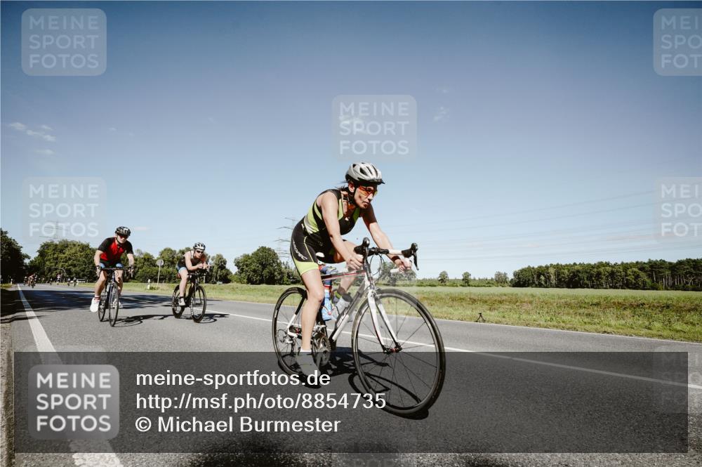 07.09.2025 - 19. Norderstedt Triathlon Michael Burmester http://msf.ph/oto/8854735 07.09.2025 15:02:35 Radfahren 374, 450, 1422 meine-sportfotos.de