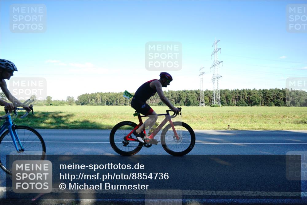 07.09.2025 - 19. Norderstedt Triathlon Michael Burmester http://msf.ph/oto/8854736 07.09.2025 16:23:08 Radfahren 1098, 1575, 1585 meine-sportfotos.de