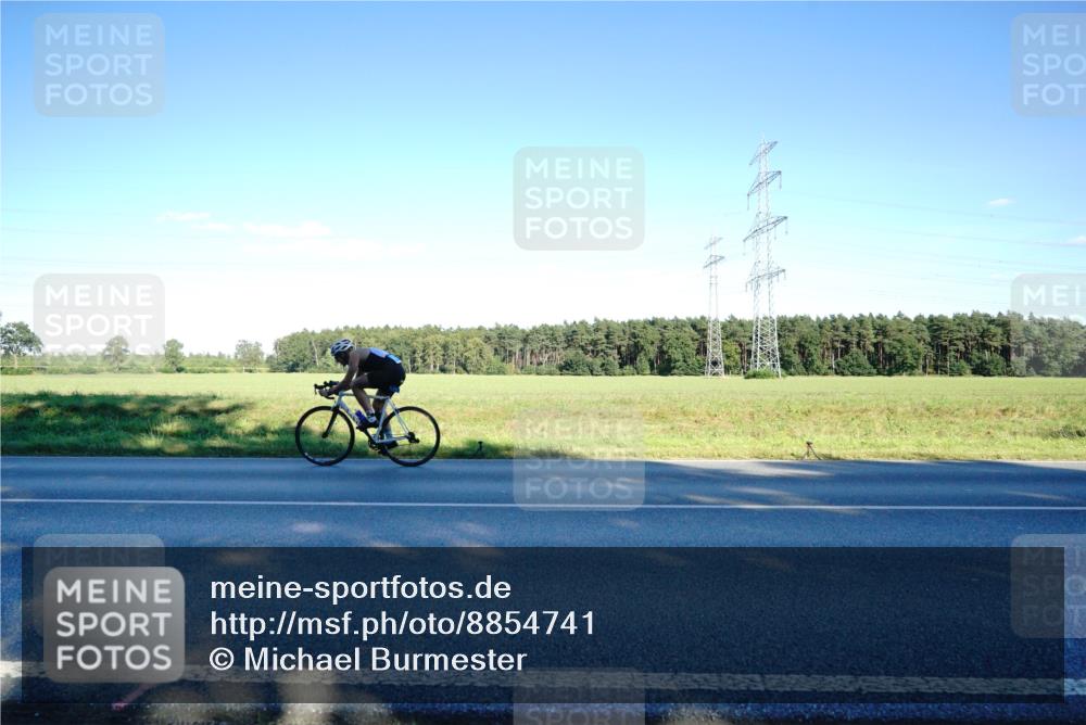 07.09.2025 - 19. Norderstedt Triathlon Michael Burmester http://msf.ph/oto/8854741 07.09.2025 16:23:13 Radfahren 1098 meine-sportfotos.de