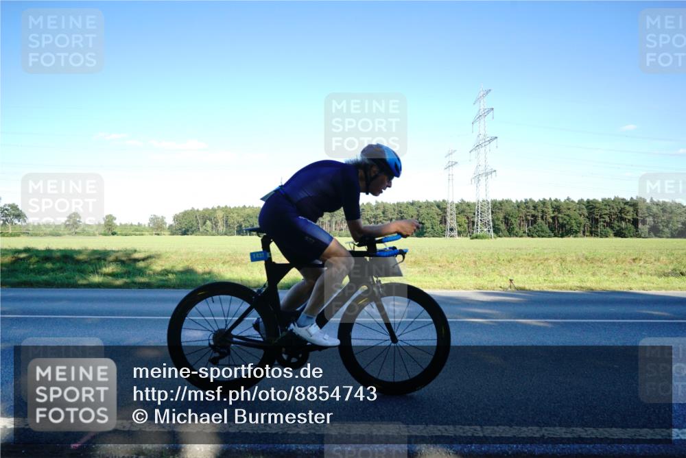 07.09.2025 - 19. Norderstedt Triathlon Michael Burmester http://msf.ph/oto/8854743 07.09.2025 16:23:25 Radfahren 1437 meine-sportfotos.de