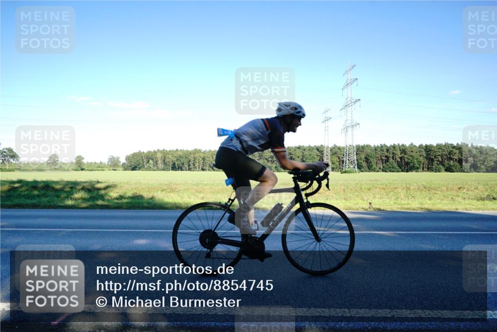 07.09.2025 - 19. Norderstedt Triathlon Michael Burmester http://msf.ph/oto/8854745 07.09.2025 16:23:28 Radfahren 1437, 1473 meine-sportfotos.de