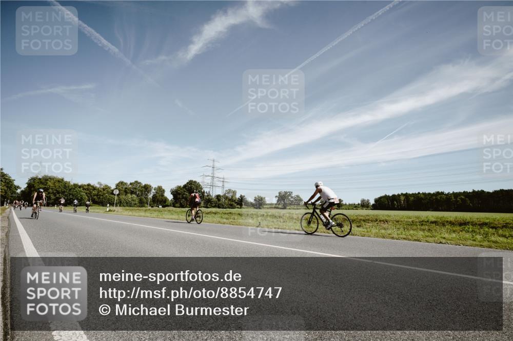 07.09.2025 - 19. Norderstedt Triathlon Michael Burmester http://msf.ph/oto/8854747 07.09.2025 12:00:58 Radfahren 822, 1225, 1327 meine-sportfotos.de