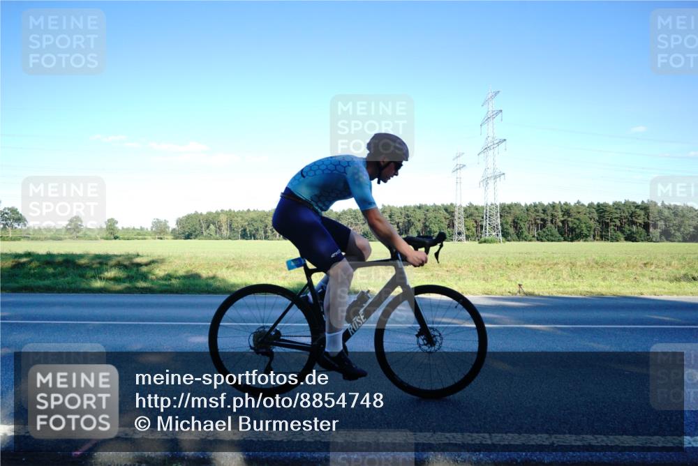 07.09.2025 - 19. Norderstedt Triathlon Michael Burmester http://msf.ph/oto/8854748 07.09.2025 16:23:34 Radfahren 405 meine-sportfotos.de
