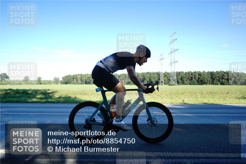 07.09.2025 - 19. Norderstedt Triathlon Michael Burmester http://msf.ph/oto/8854750 07.09.2025 16:23:40 Radfahren 1412 meine-sportfotos.de