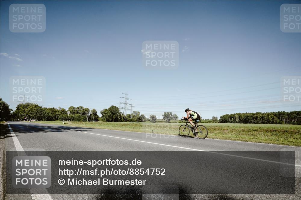 07.09.2025 - 19. Norderstedt Triathlon Michael Burmester http://msf.ph/oto/8854752 07.09.2025 15:02:48 Radfahren  meine-sportfotos.de