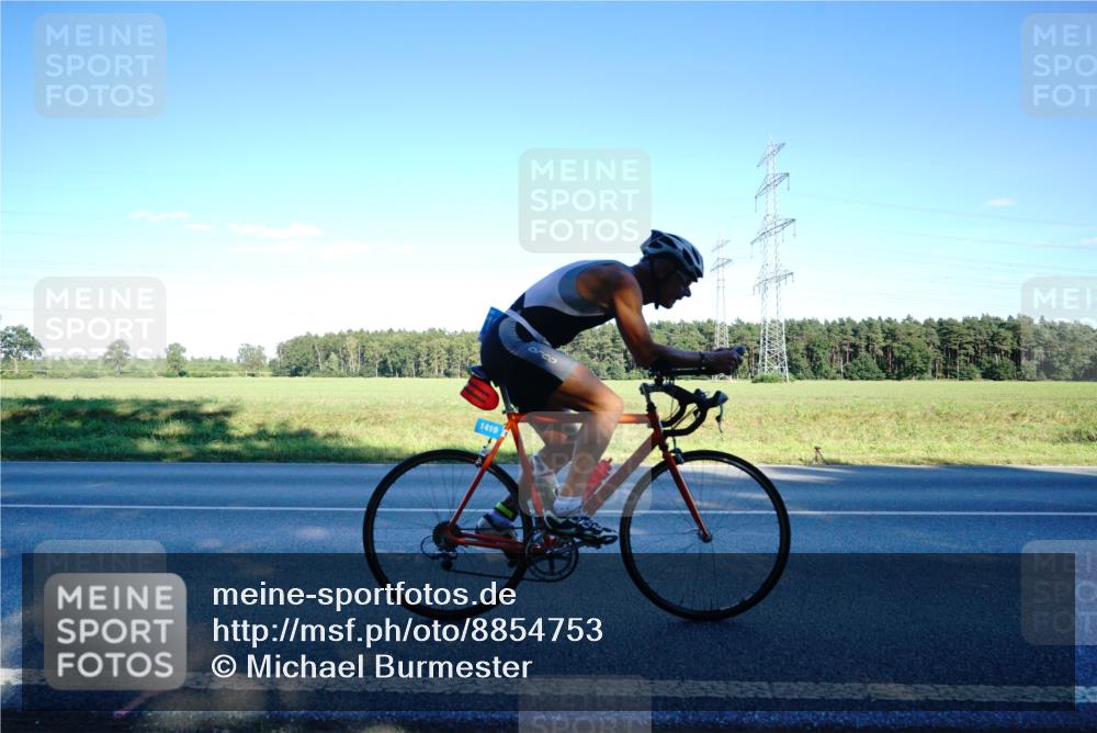 07.09.2025 - 19. Norderstedt Triathlon Michael Burmester http://msf.ph/oto/8854753 07.09.2025 16:23:48 Radfahren 1419 meine-sportfotos.de