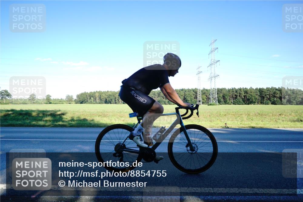 07.09.2025 - 19. Norderstedt Triathlon Michael Burmester http://msf.ph/oto/8854755 07.09.2025 16:23:51 Radfahren 381, 1419 meine-sportfotos.de